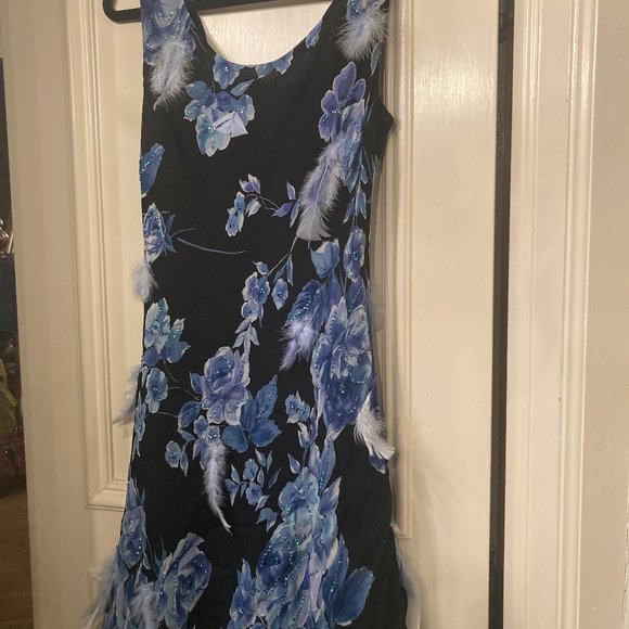 Dress - Picture 3 of 4